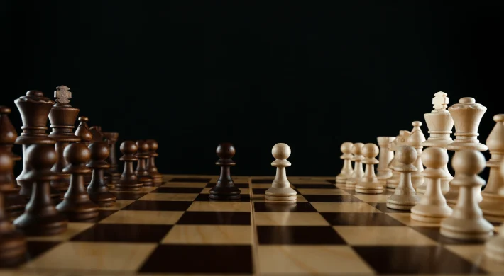 Descubra como jogar xadrez online e aperfeiçoar suas habilidades rapidamente.